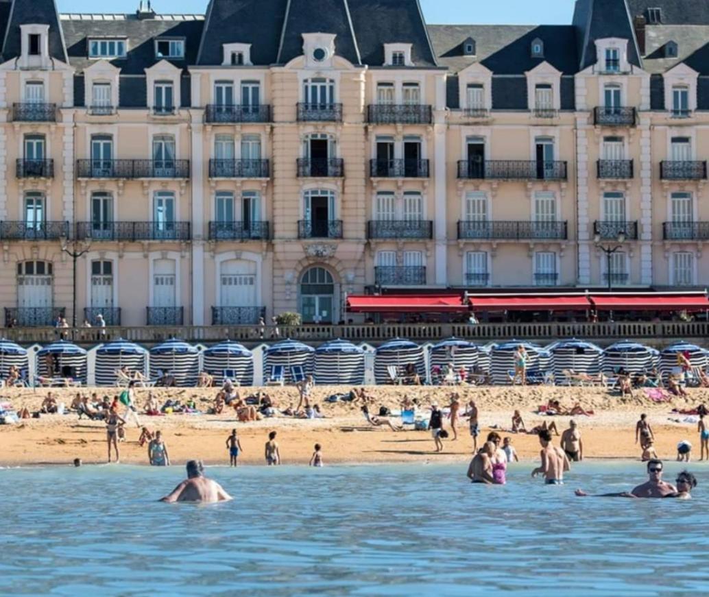 Cosy Appartement Dans Une Villa Avec Piscine, Proche Du Centre Et De La Mer Cabourg Eksteriør billede
