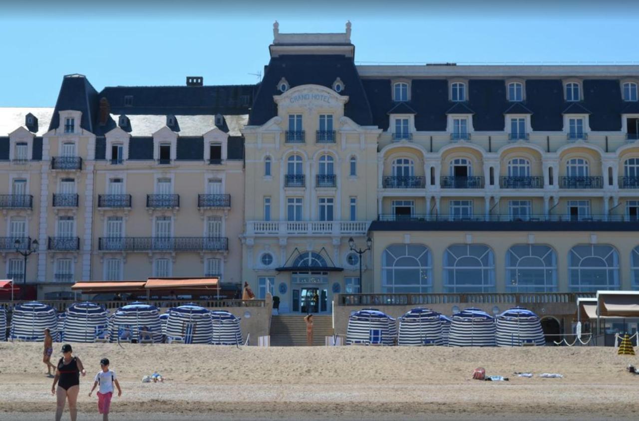 Cosy Appartement Dans Une Villa Avec Piscine, Proche Du Centre Et De La Mer Cabourg Eksteriør billede