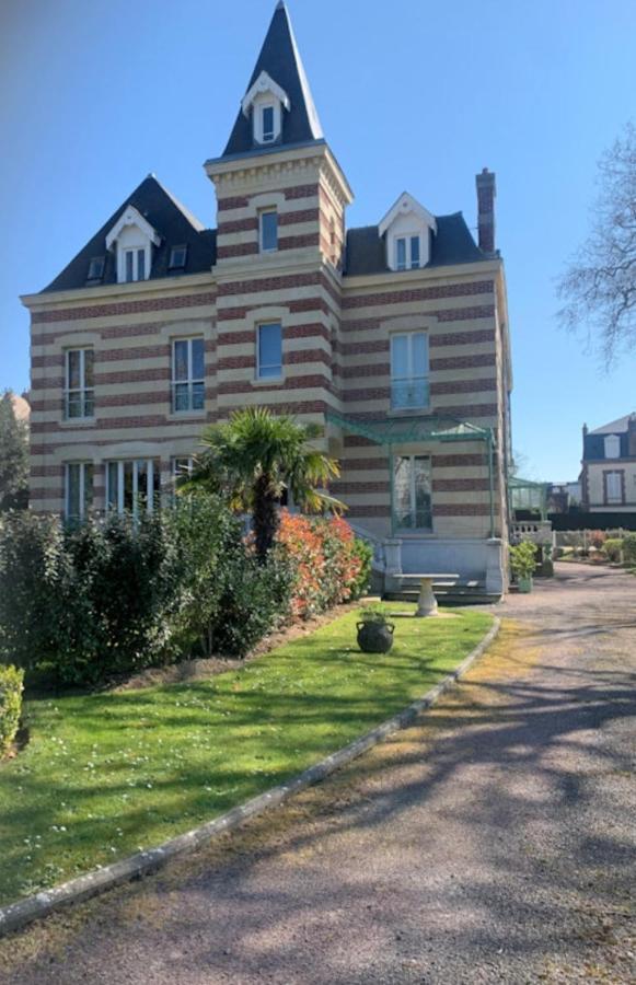 Cosy Appartement Dans Une Villa Avec Piscine, Proche Du Centre Et De La Mer Cabourg Eksteriør billede